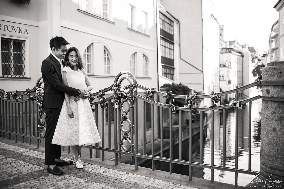 Prague pre-wedding photography river Certovka