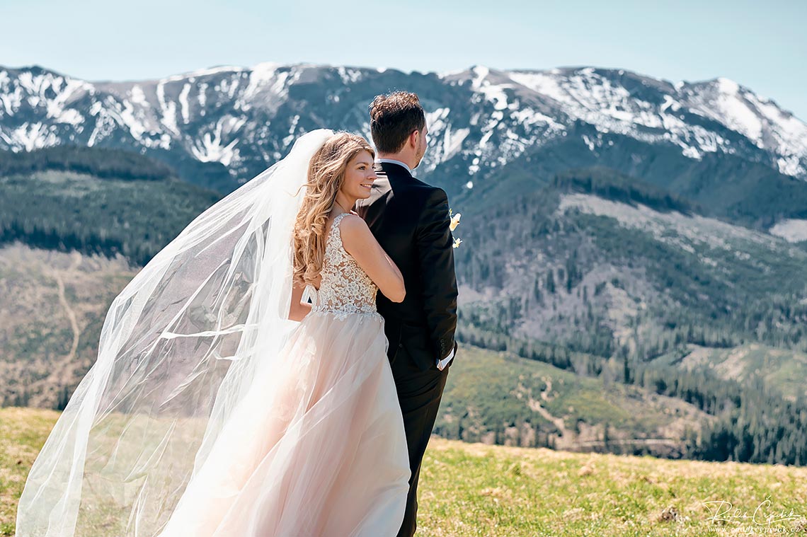 bride met groom for the first time in mountains