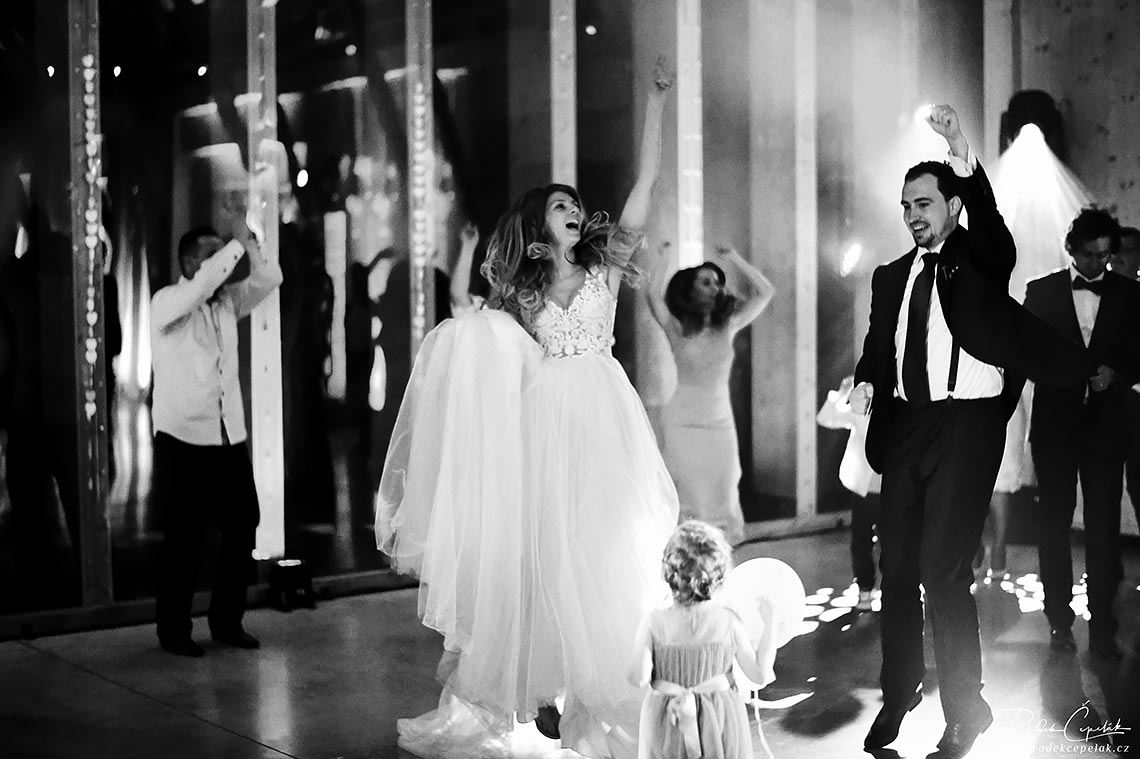 black and white wedding party photography