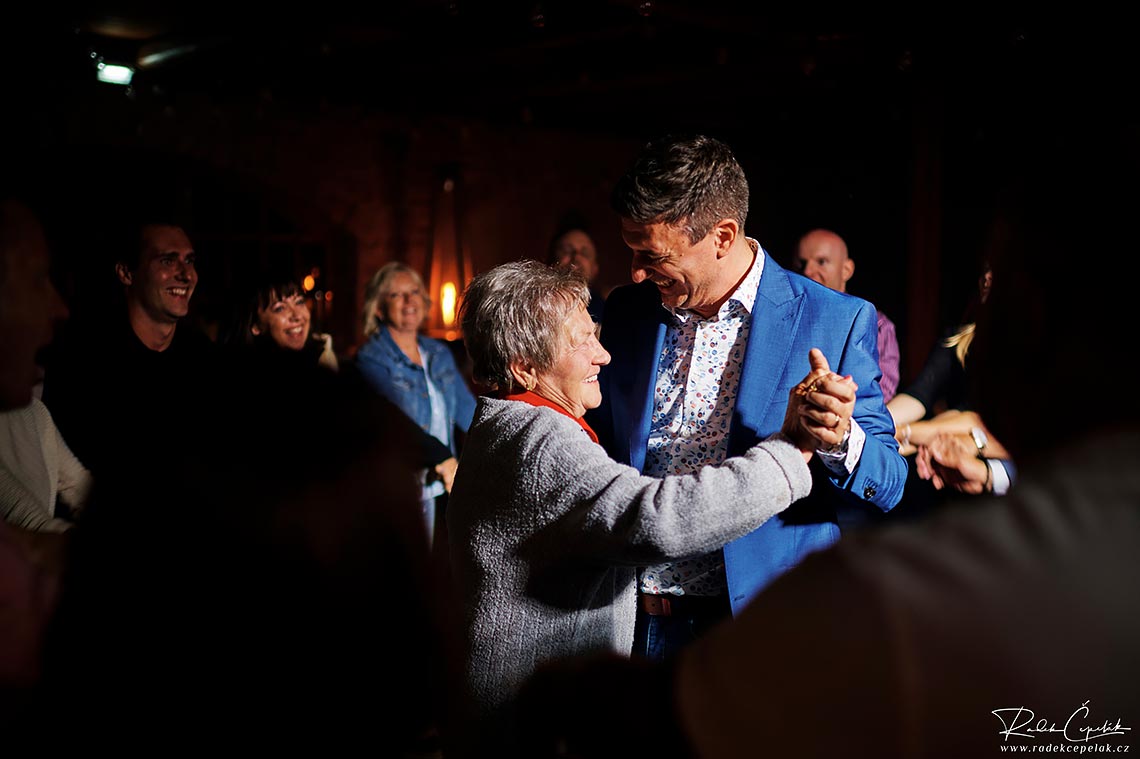 Groom dancing with his grandma