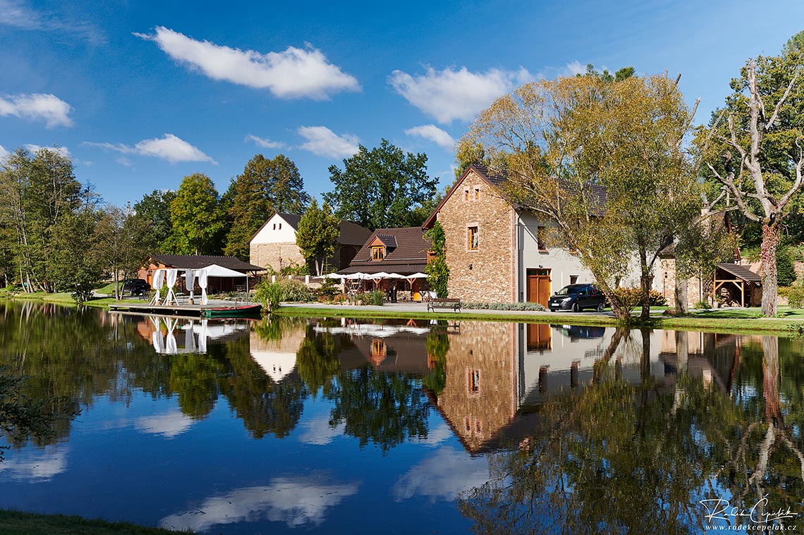 Czech barn wedding venue in Hodejovice