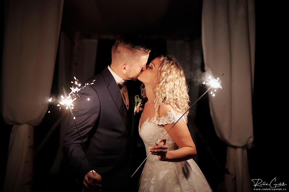 wedding photography at night with sparkles
