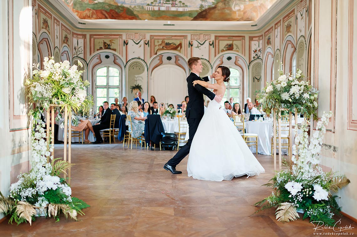 bride and groom dancing the first dance in chateau Bon Repos wedding