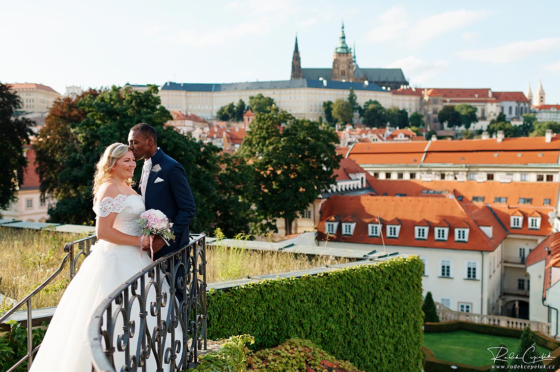 wedding photography with Prague Castle