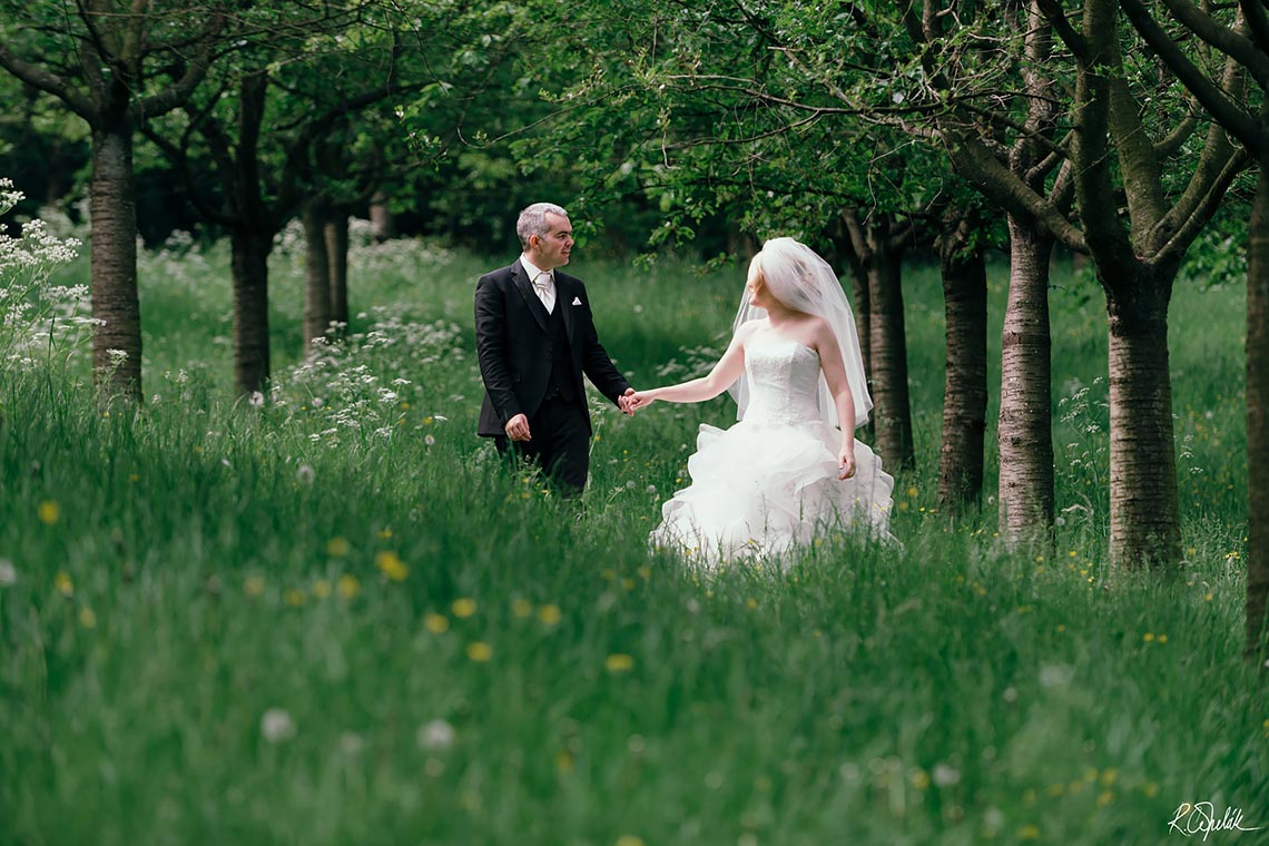 wedding photography at the nature in Prague
