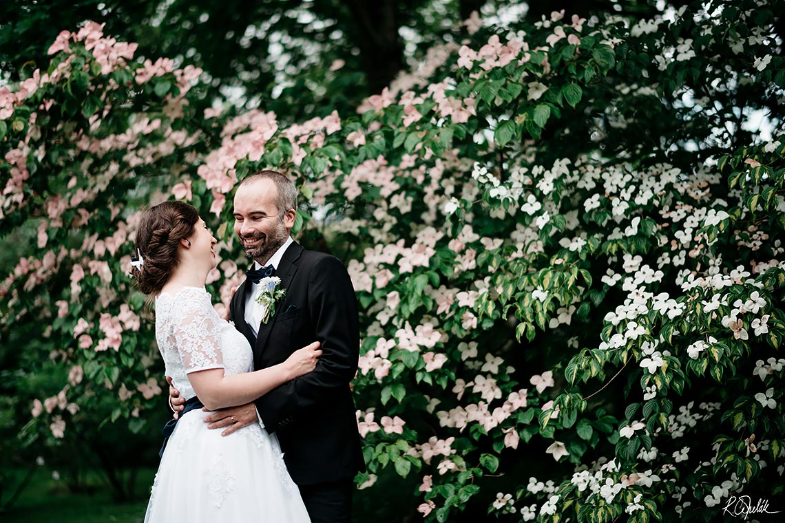 wedding at botanical garden in Prague
