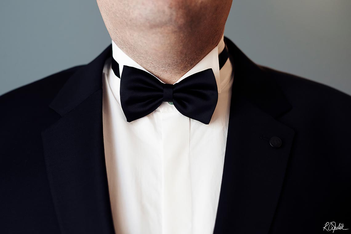 groom detail of bow tie with suite