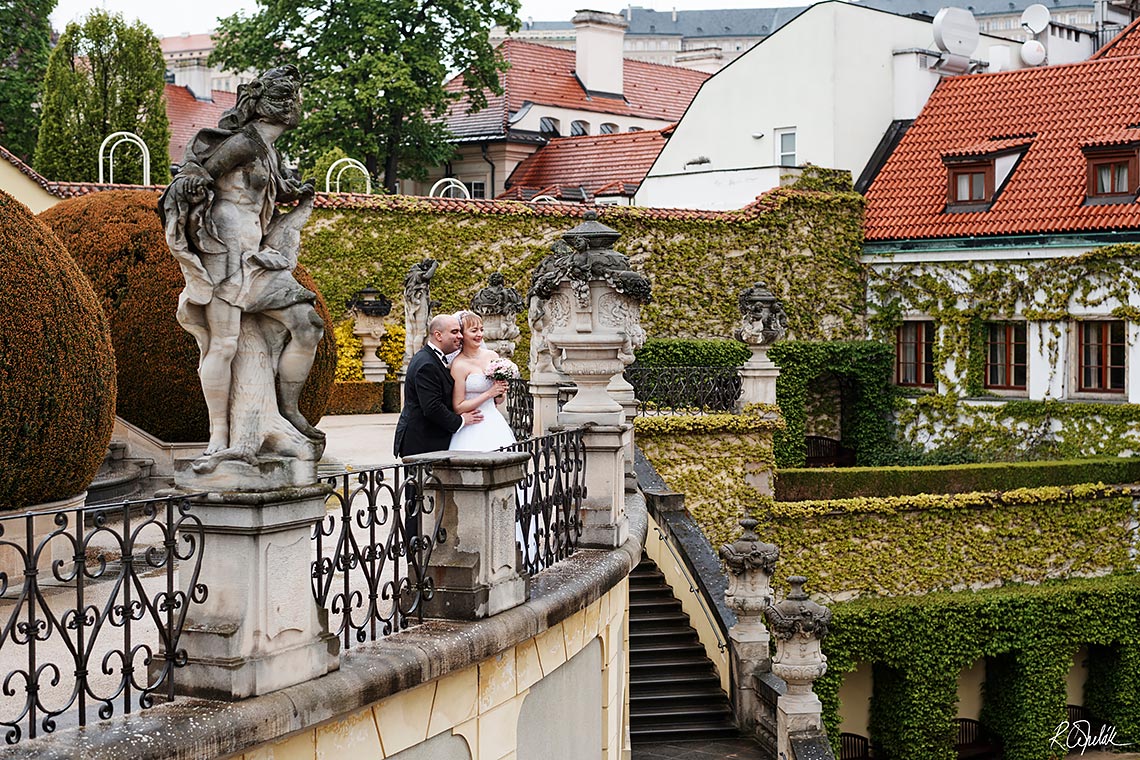 bride and groom in garden in Prague