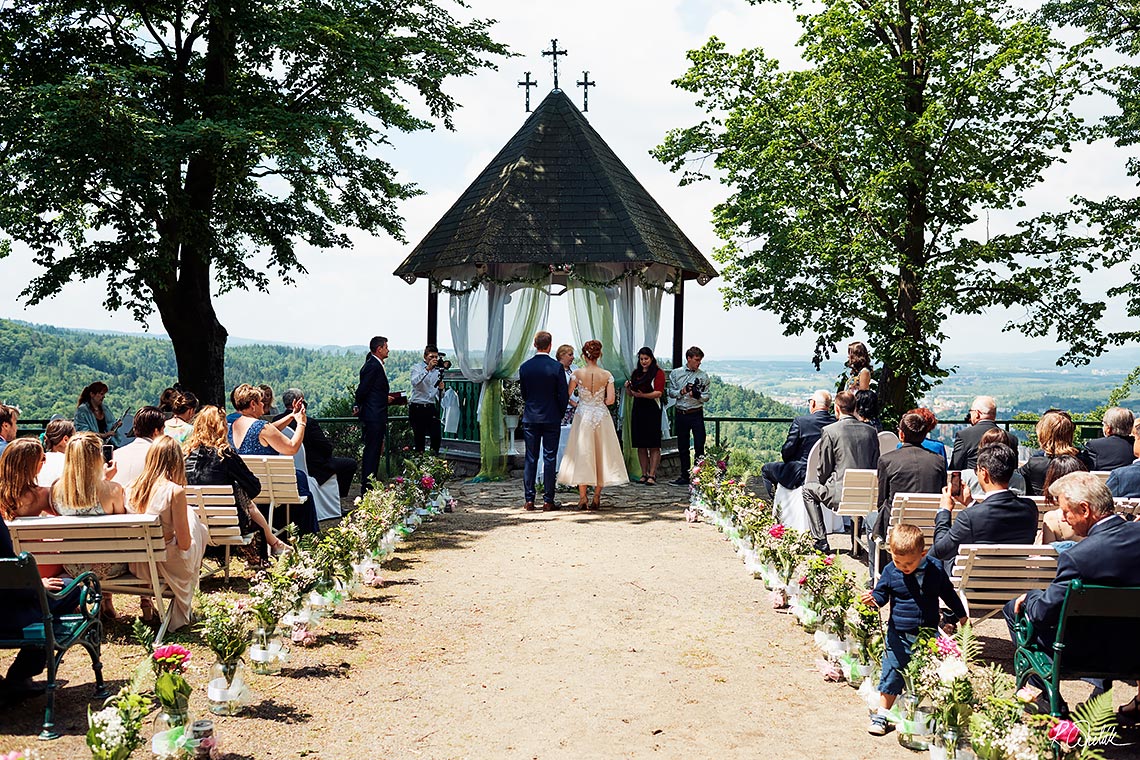 wedding ceremony at gazebo in Karlovy Vary