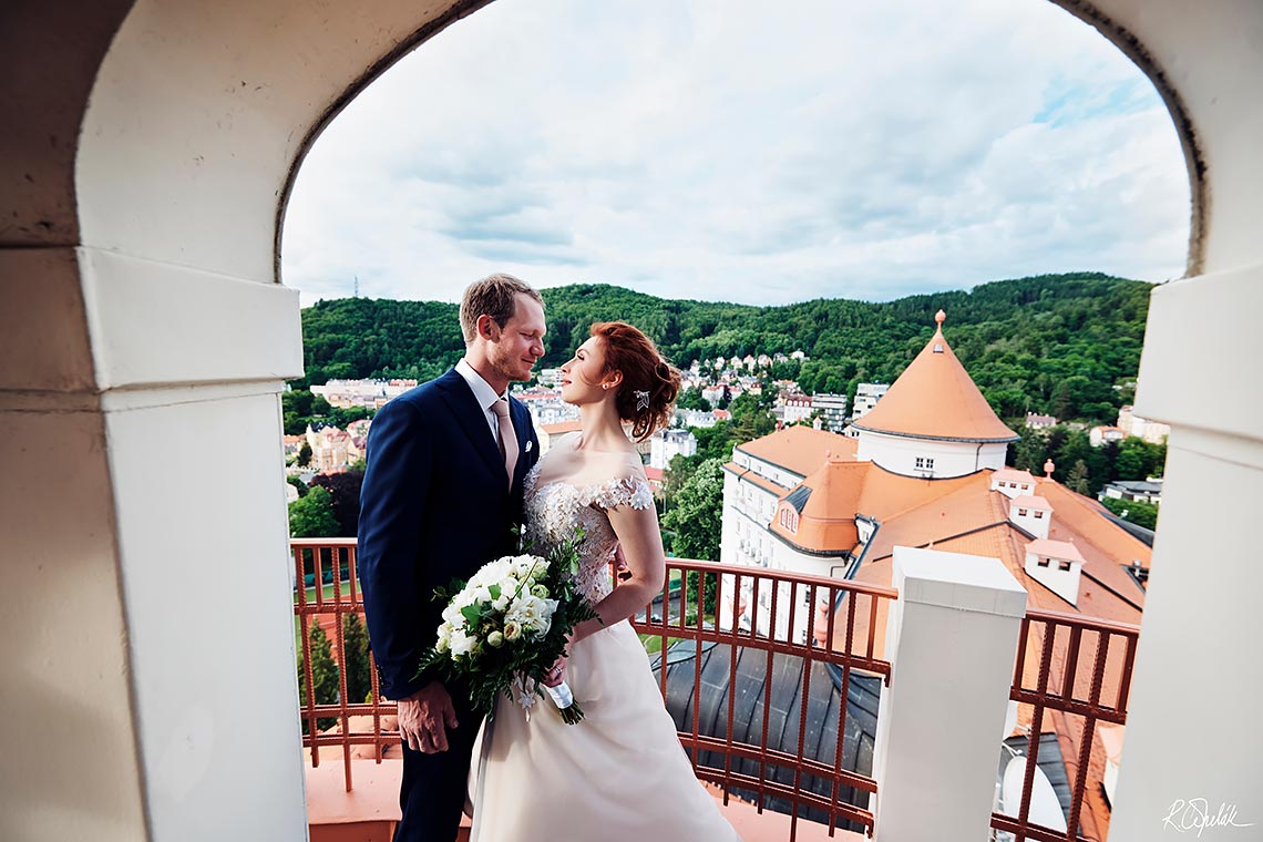 wedding photography at Karlovy Vary roof of hotel Imperial
