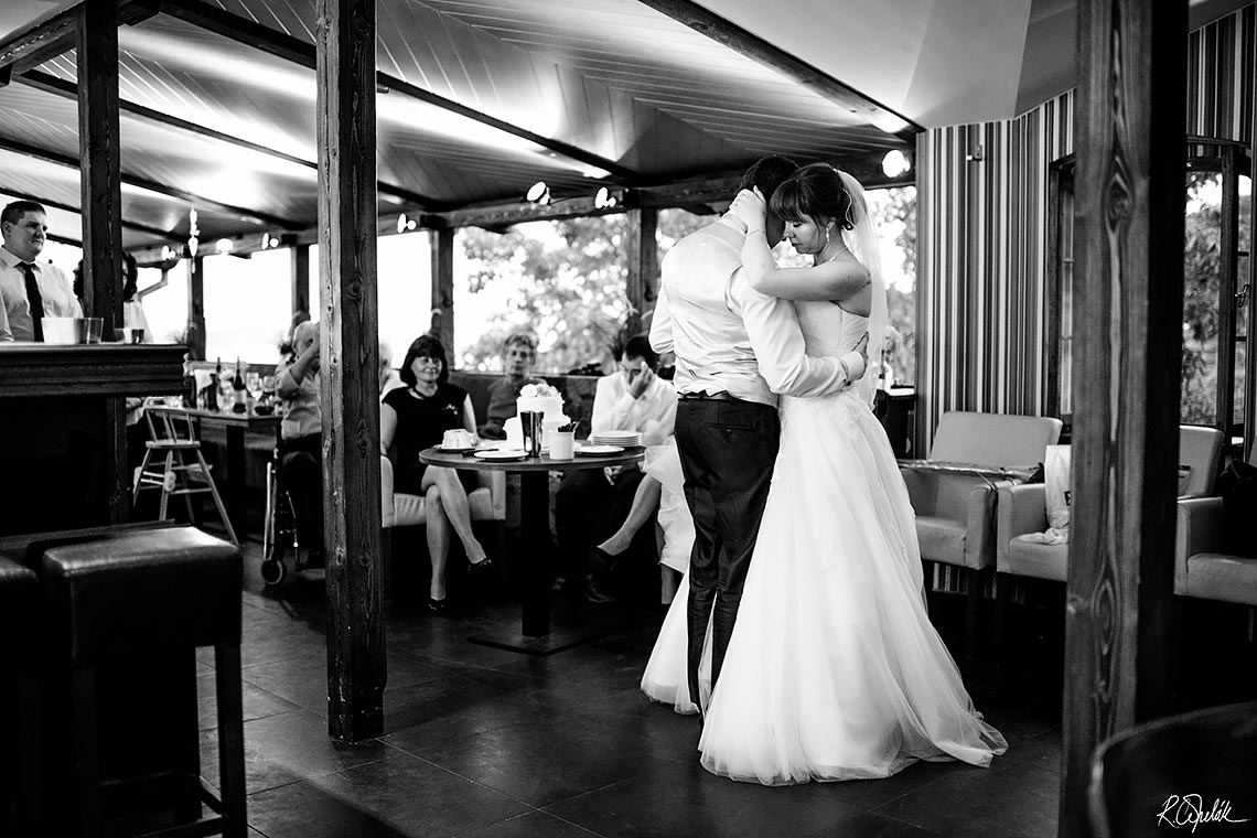 bride and groom first dance in restaurant Host