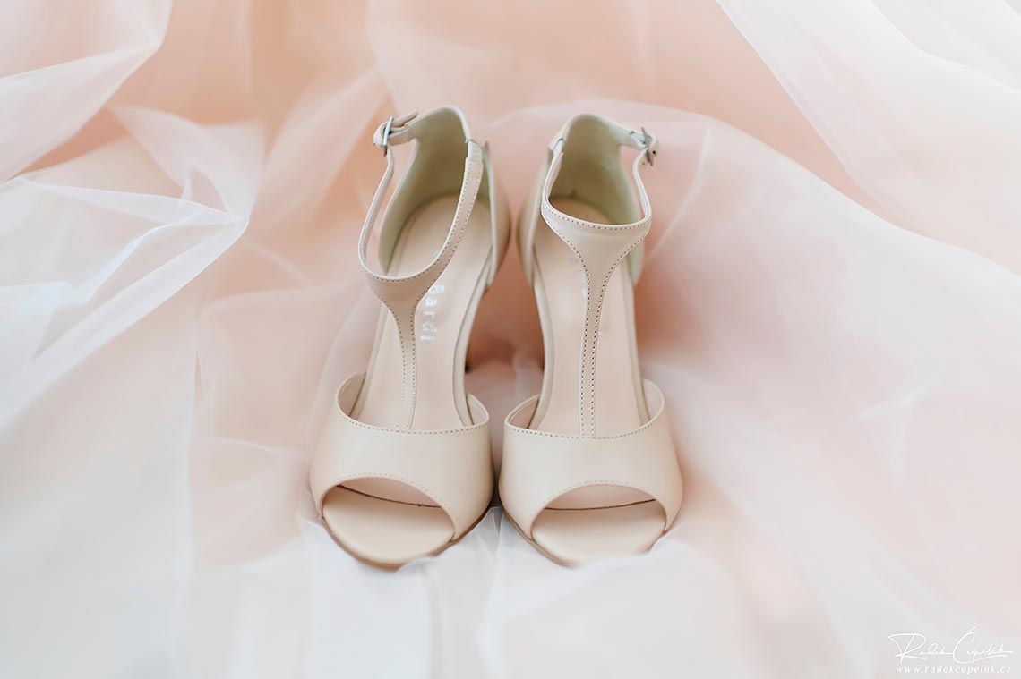 bride details shoes photography 