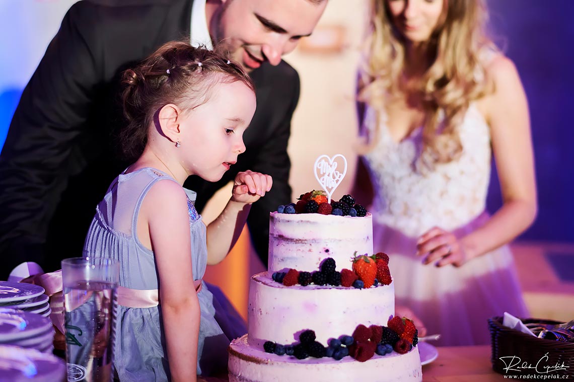 bridesmaid eating forests fruit from the wedding cake