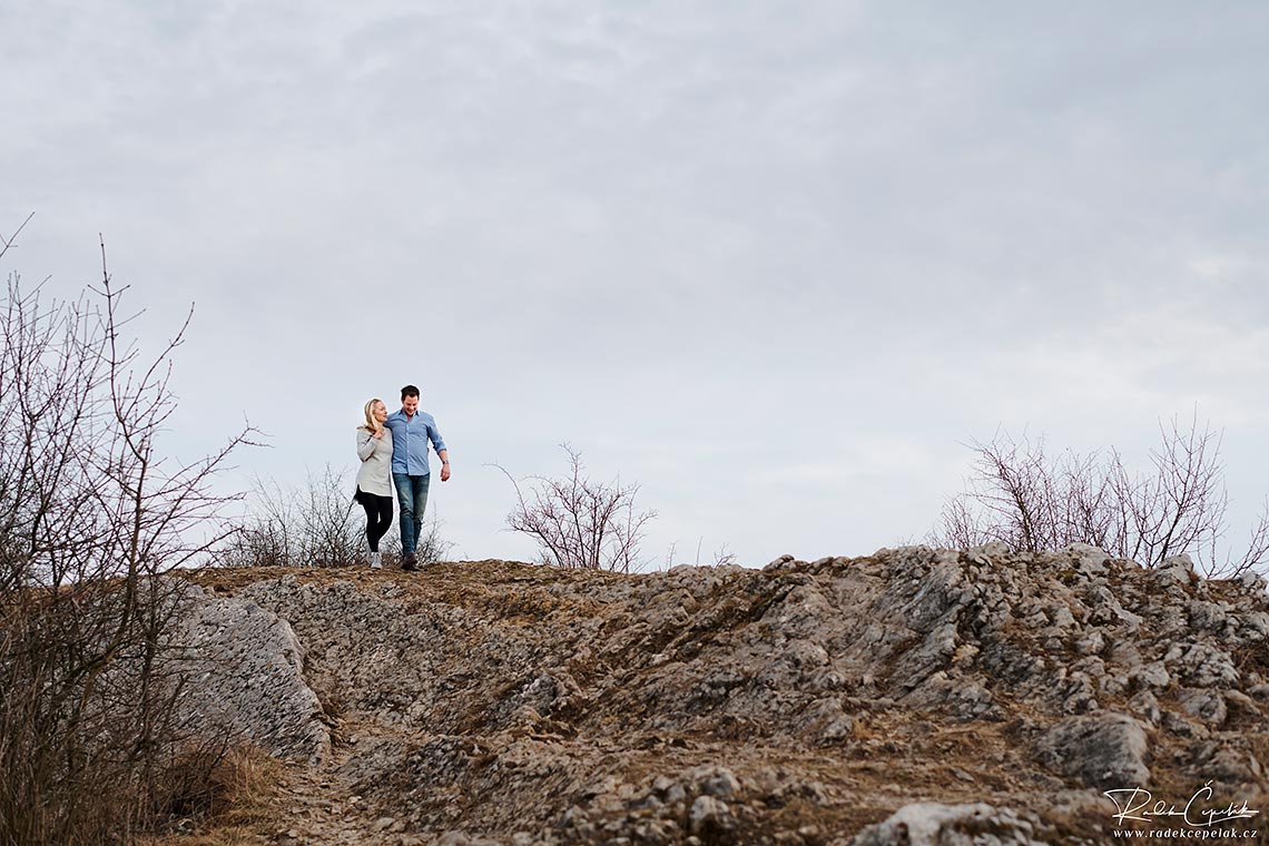 pre wedding photography in Prague nature