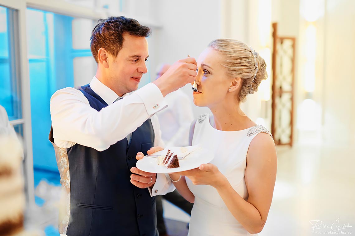bride and groom tasting the wedding cake