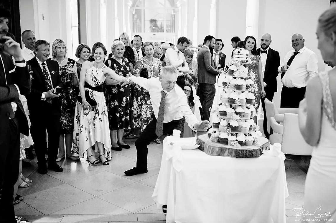funny moments during cutting the cake