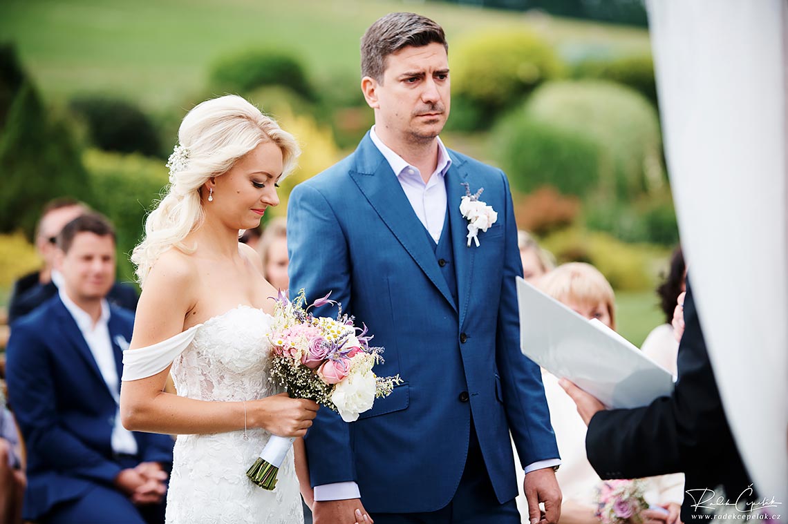 outside wedding ceremony at Czech barn