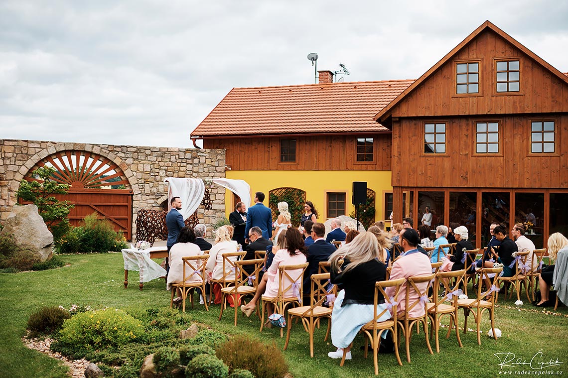Wedding photography of outside wedding ceremony in Czech barn Hejtmankovice