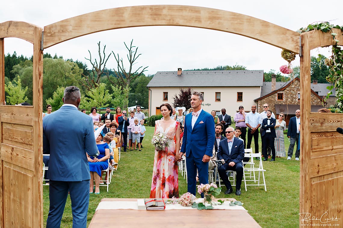 Outside wedding ceremony in Czech republic with vintage style