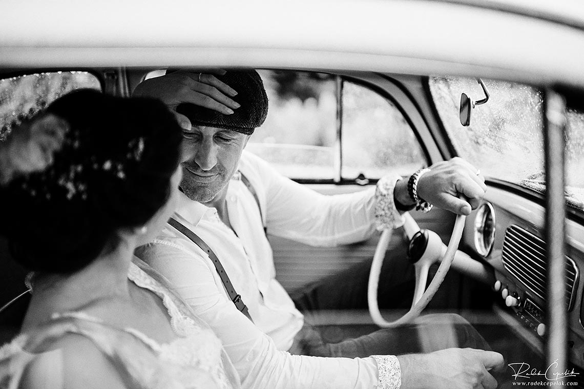 wedding photography in vintage car