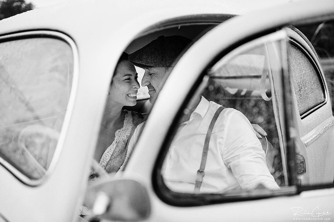 Romantic car wedding photography