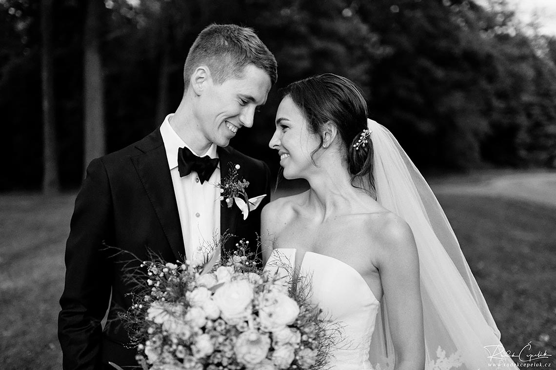 black and white photo of bride and groom in the wedding venue of Bon Repos