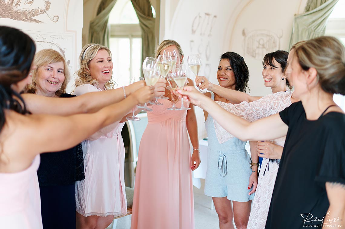 bride cheers with her girlfriends