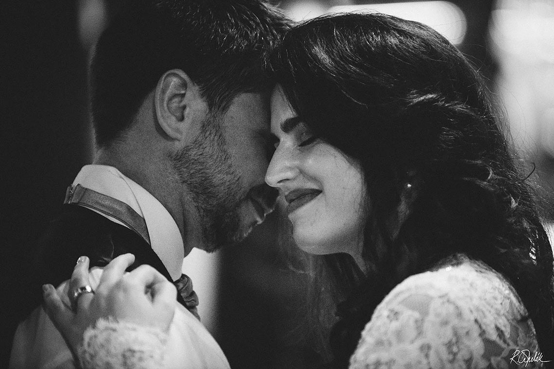 amazing wedding photography of first dance