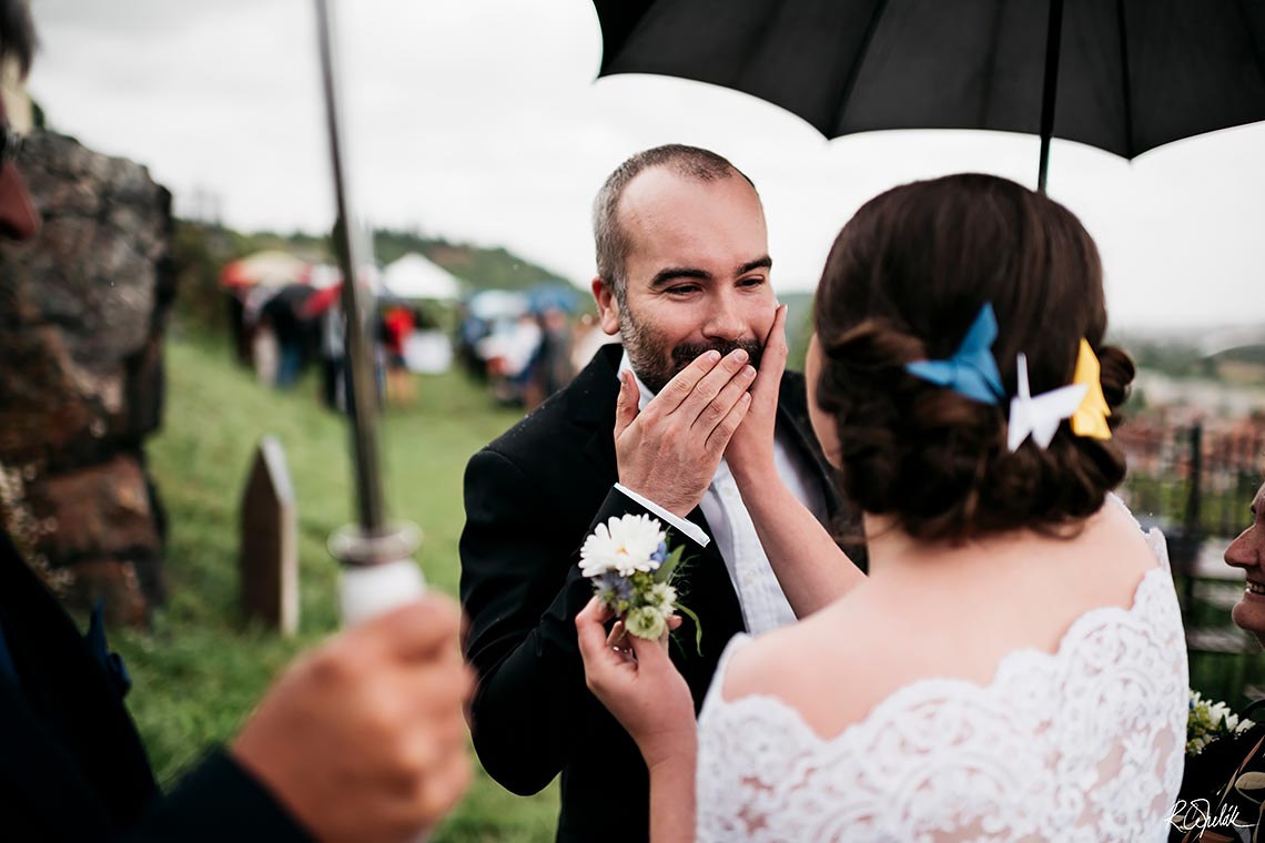 first look of groom