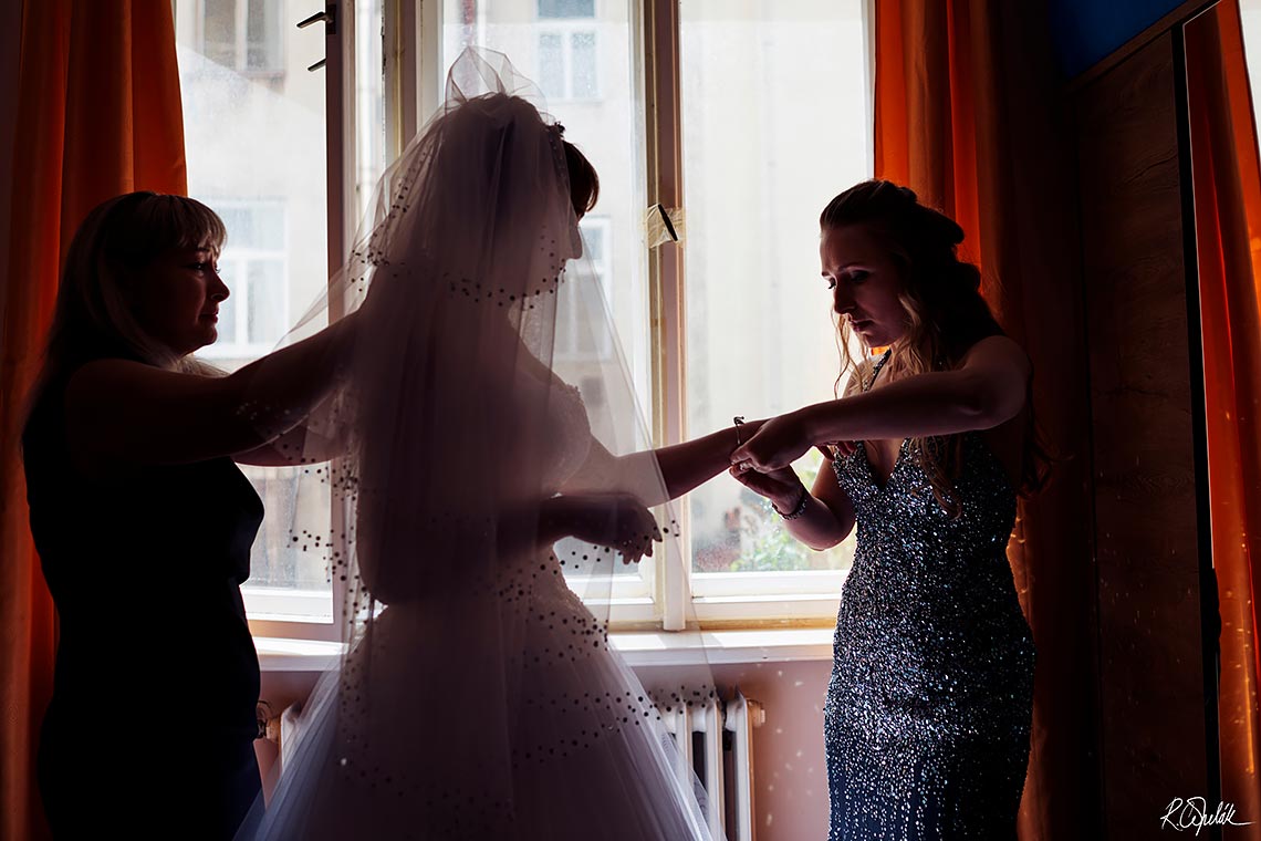 bride from Ukraine getting ready