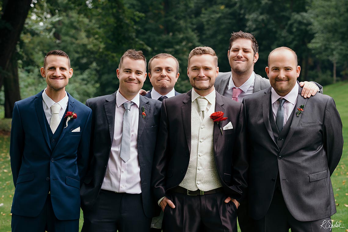 funny wedding group photo
