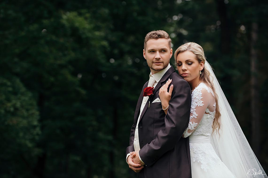 photography of bride and groom, wedding at Chateau st. Havel in Prague