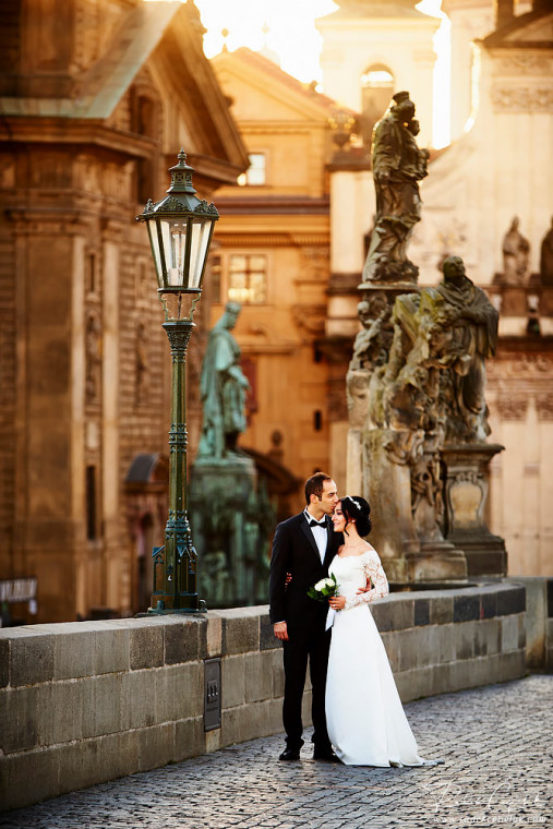 Prague wedding photography at Charles bridge