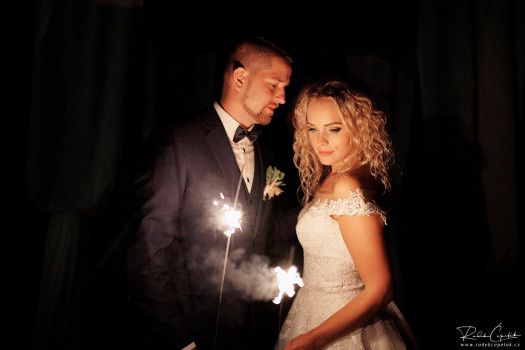 wedding photography with sparkles