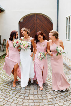 bride and her bridesmaids wedding photography