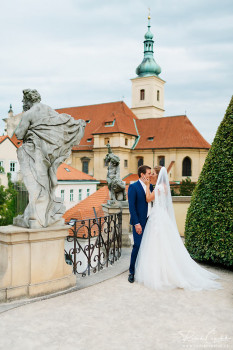 prague wedding photography of bride and groom in Vrtba garden